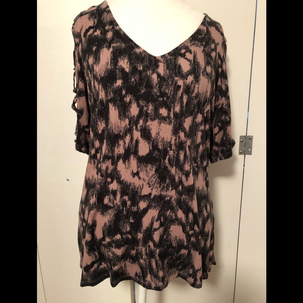 Pretty top with open sleeves XL